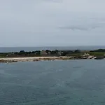 Aux Portes De La Hougue