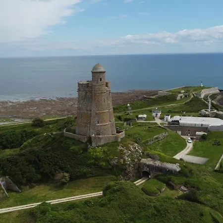 Aux Portes De La Hougue *