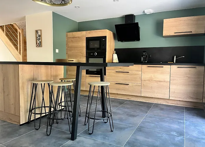 Aux Portes De La Hougue *