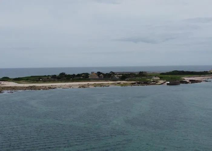 Aux Portes De La Hougue