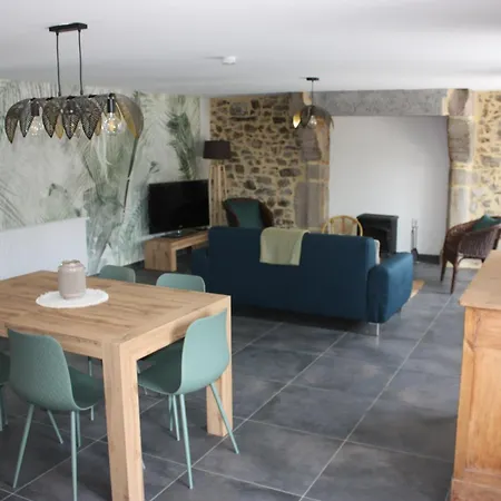 Aux Portes De La Hougue بيت للعطل *