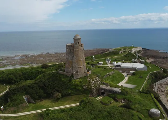 Aux Portes De La Hougue *
